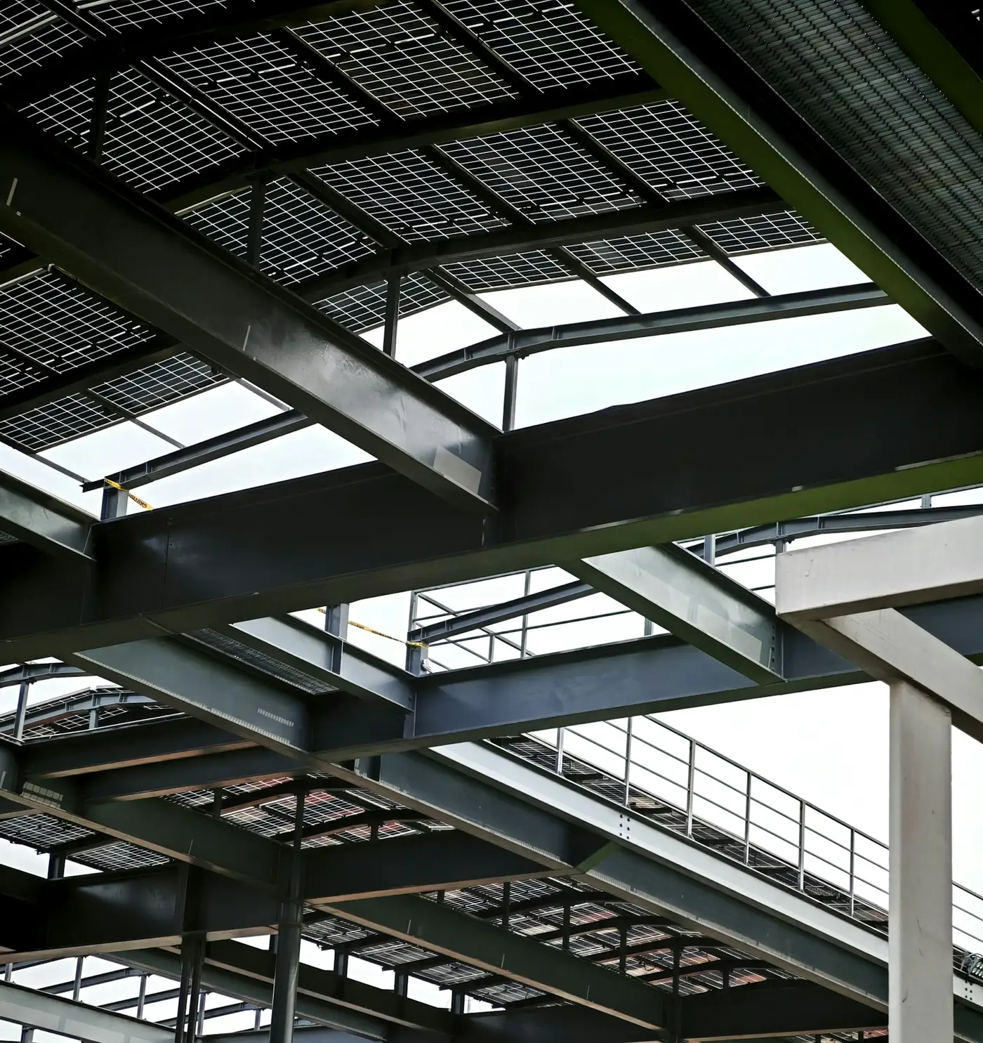 Vigas de acero en construcción